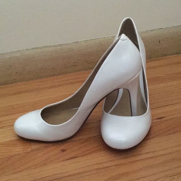 white round toe heels